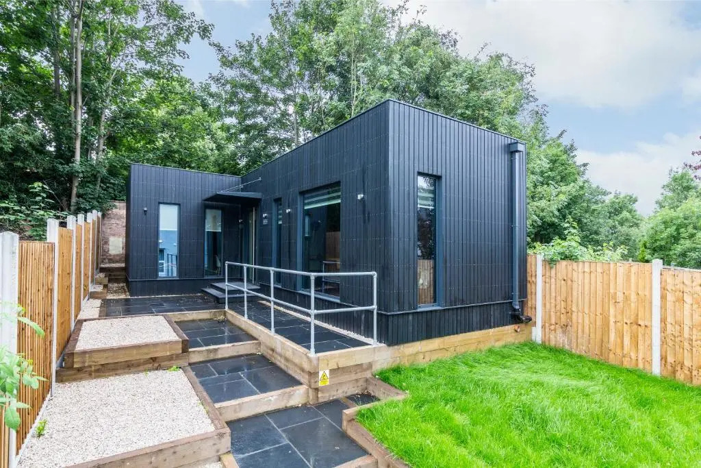 Romantic Getaway Studio Pods close to City Centre with FREE WIFI