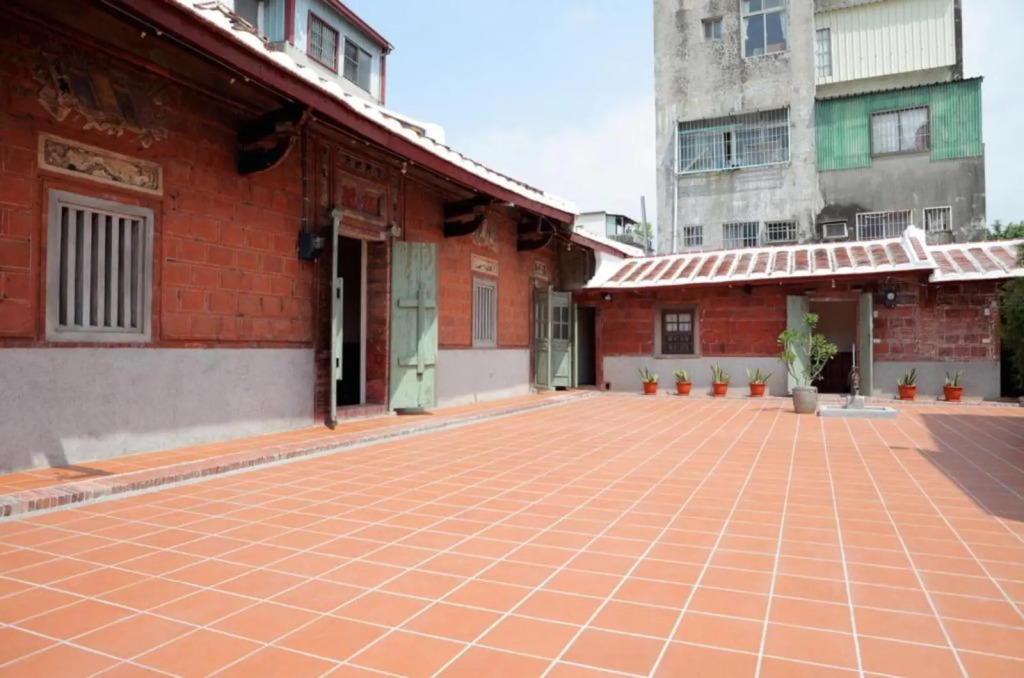 Zuoying Liantan Guo's Century Old House