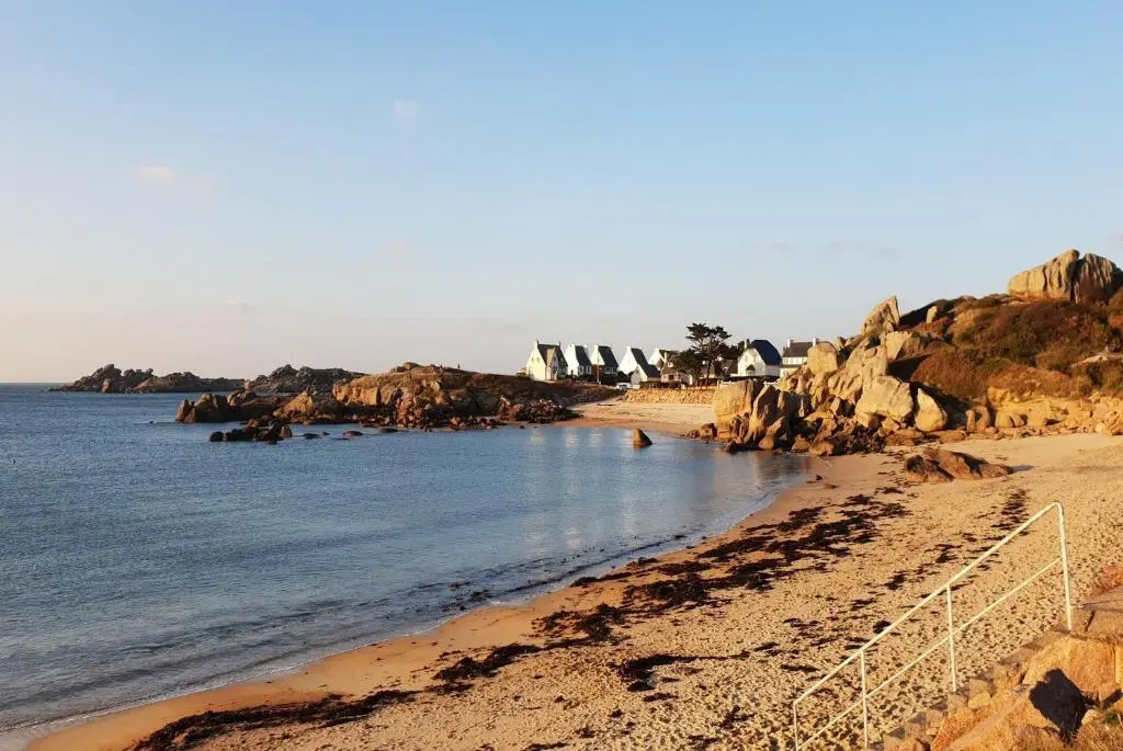 Maison à 500m de la mer et à 100m des commerces à TREGASTEL - Réf 20