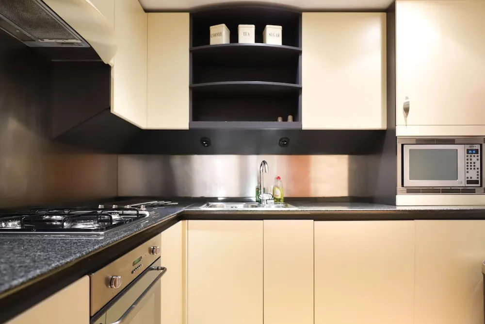 2 Bedroom Apartment With Stunning Views of Canary Wharf