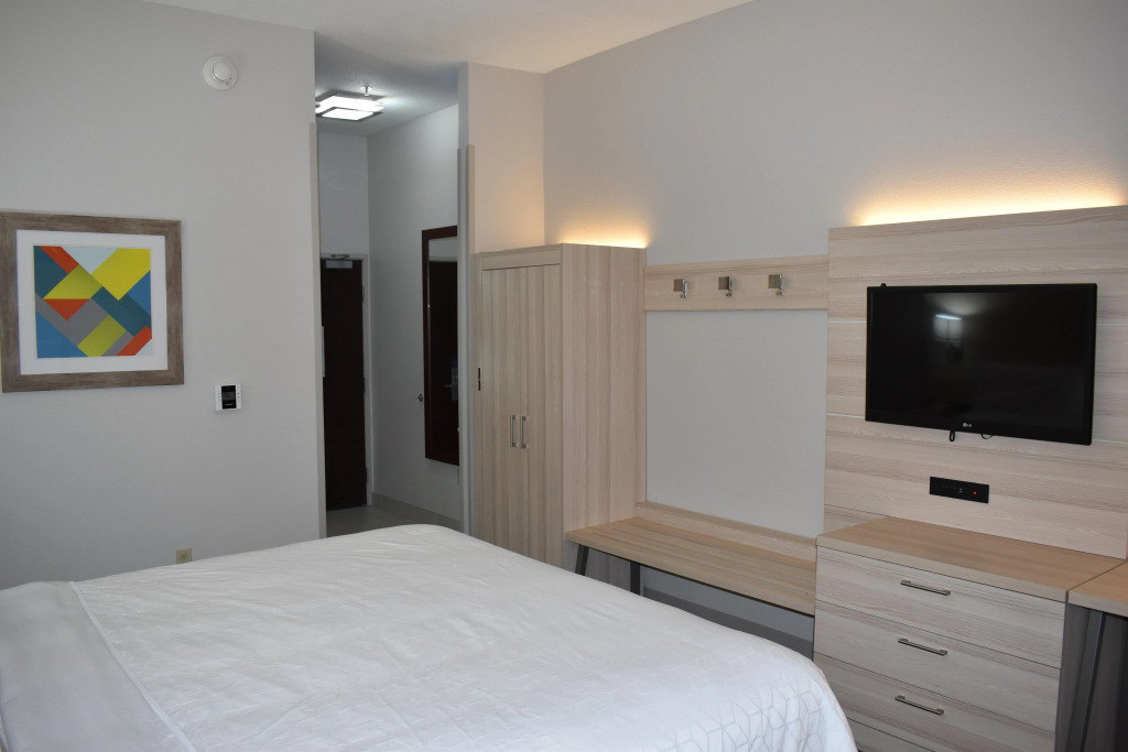 Holiday Inn Express Hotel & Suites McPherson by IHG
