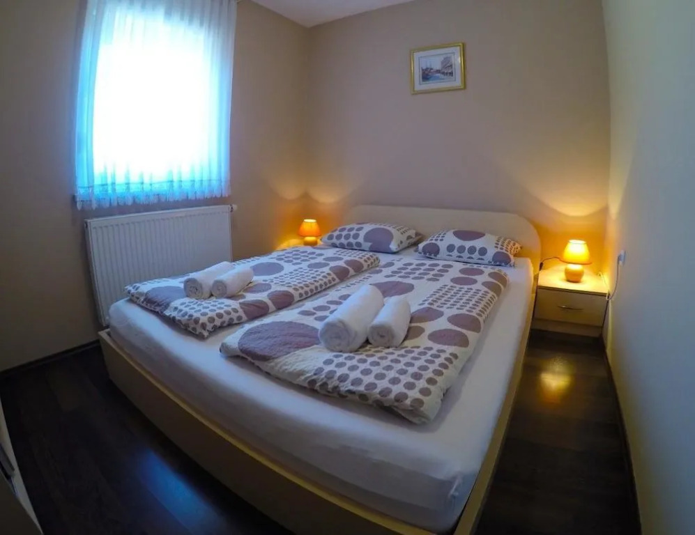 Apartments and Rooms Rea
