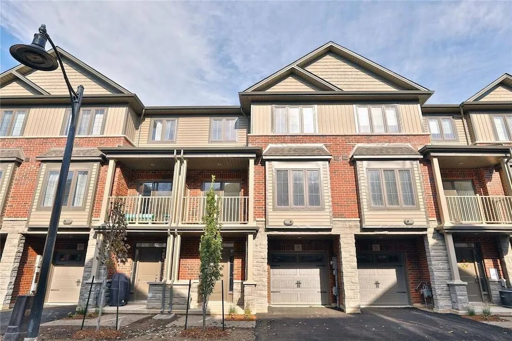 Extravagant Brand New Town House