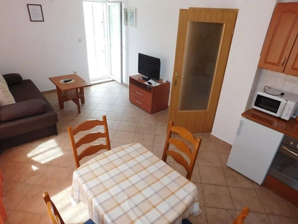 Sunset Apartment Nin