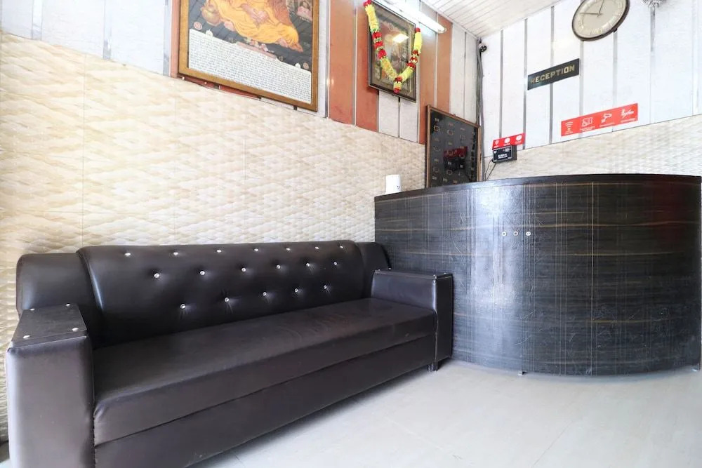 OYO 28691 Hotel Golden Star