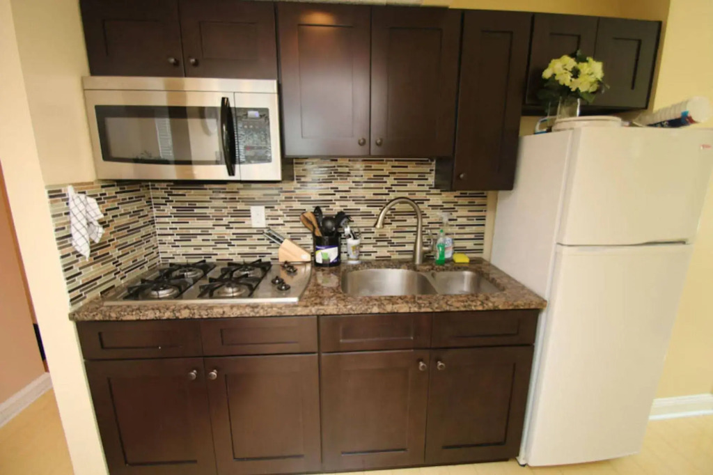Renaissance Properties - 2135 Walnut