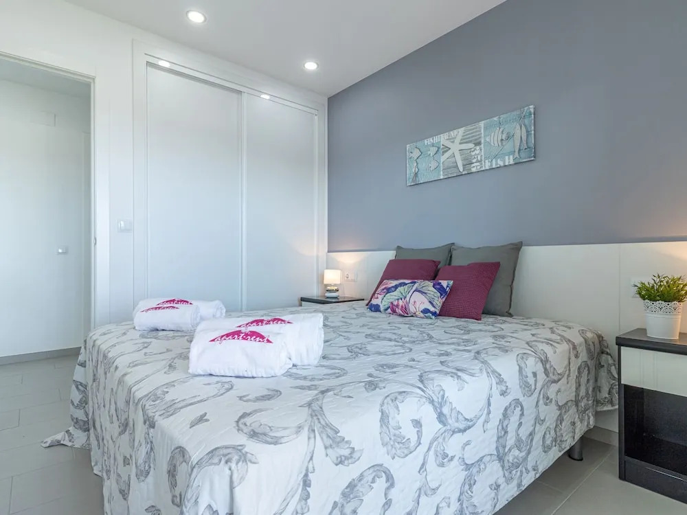 Apartment Overlooking the sea and the Port of Empuriabrava