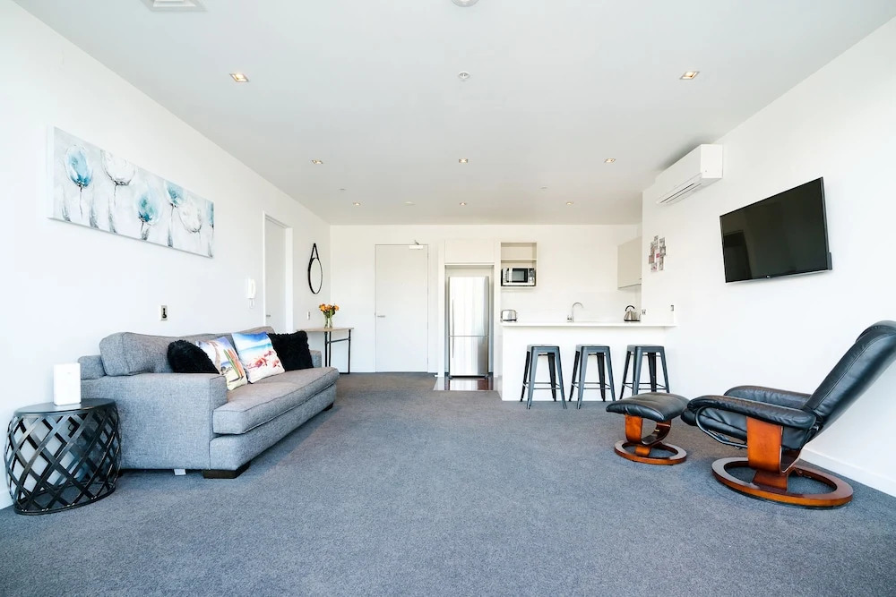 Waterfront Luxury with Pool & Gym