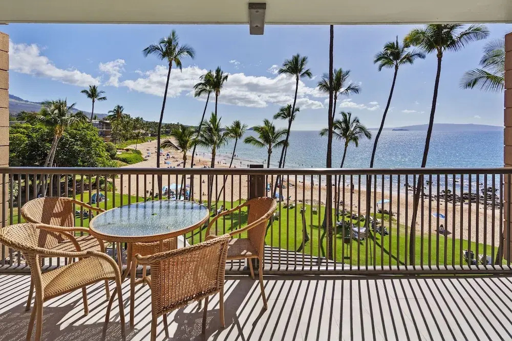Mana Kai 304 - Renovated Oceanfront 2br/2ba Condo, Split AC, Beach Access, Views