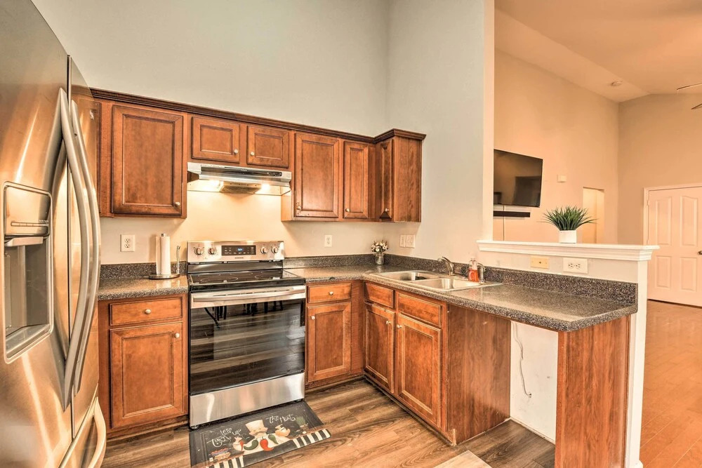 Pet-friendly Retreat w/ Yard: ~ 8 Mi to Downtown!