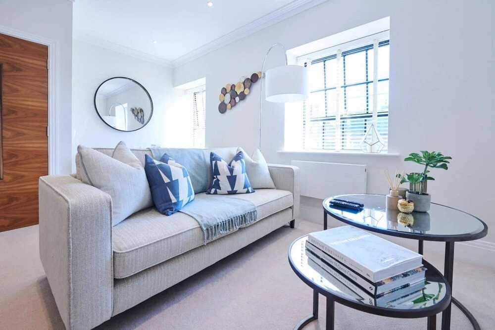 Contemporary Two Bedroom Apartment By The River