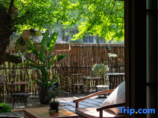 Shanyu · Private Hot Spring Homestay (Dujiangyan Scenic Area Nanqiao)