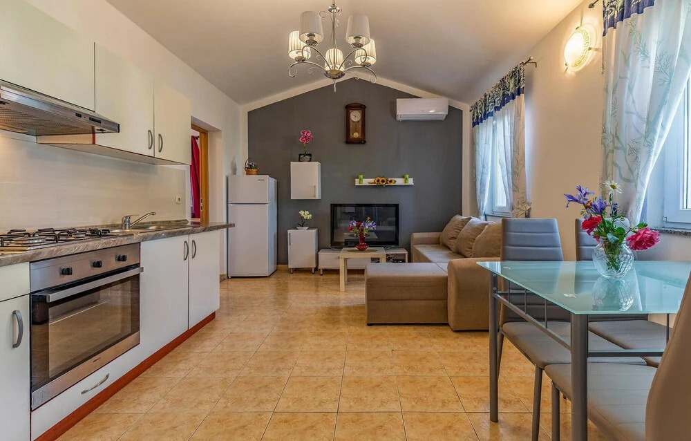 2 Bedroom Stunning Home In Medulin