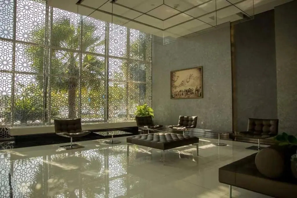 Cozy 1BR in Iconic Tower