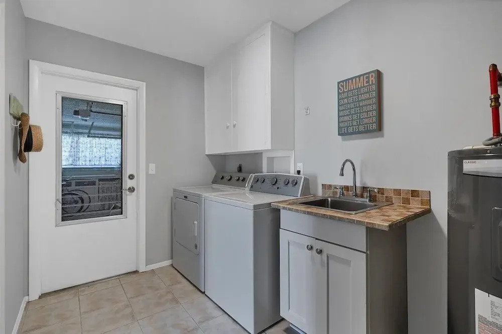 Punta Gorda Isles South Facing Pool, Dog Friendly, Less Than 2 Miles To Downtown 3 Bedroom Home