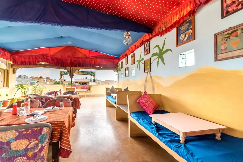 Jaisalmer Hostel Crowd