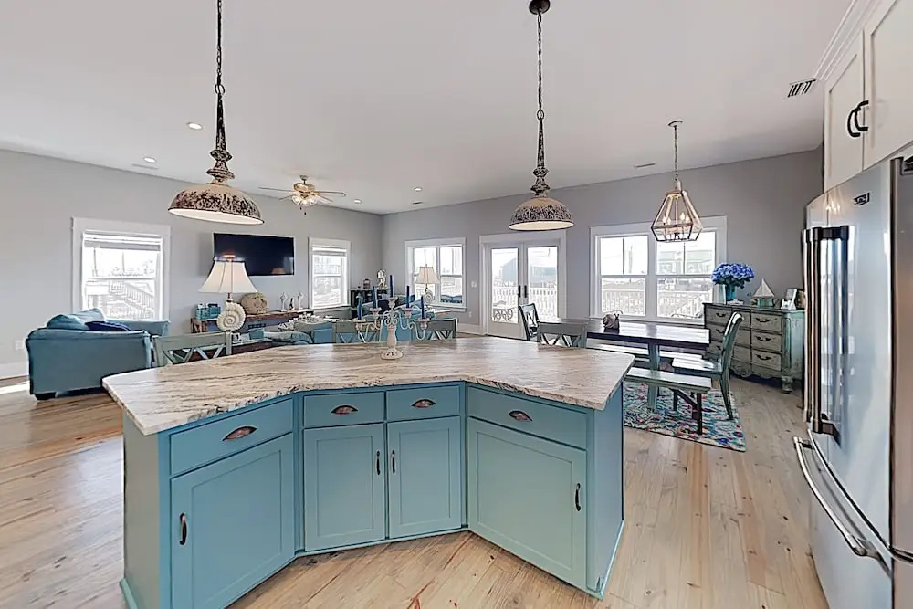 New Listing! Ellie Fish Gulf Gem W/ Balconies 4 Bedroom Home