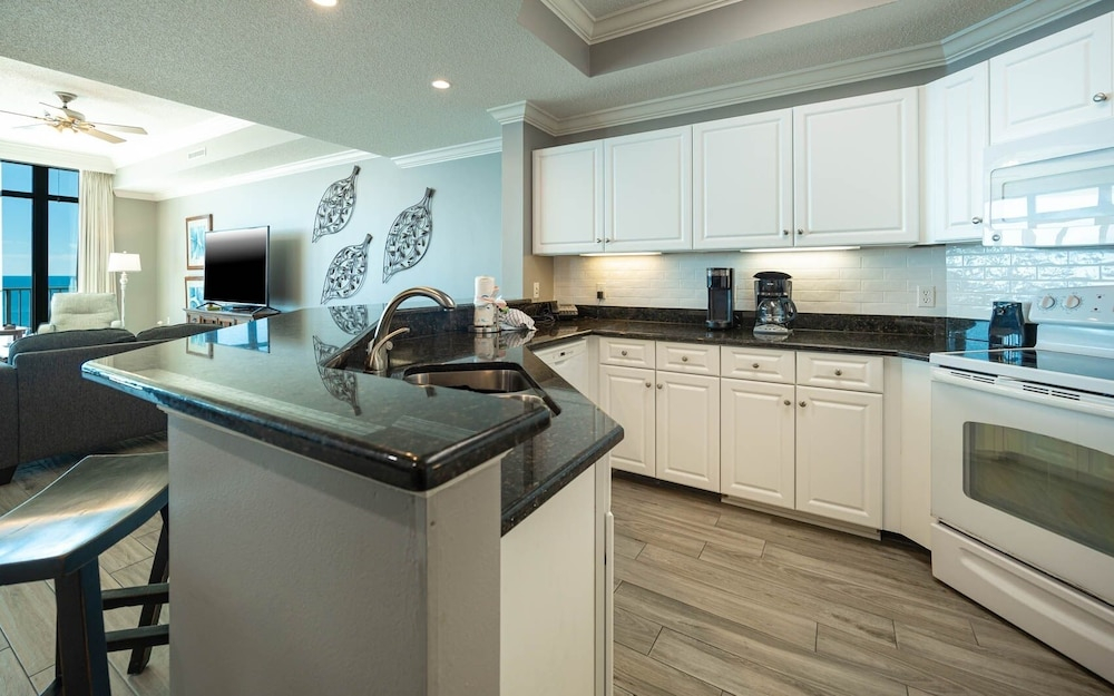 Phoenix West 1806 3 Bedroom Condo