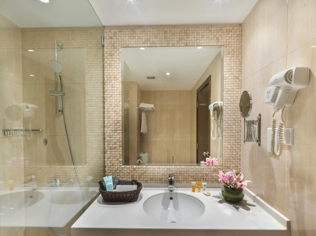 Al Falaj Hotel - Secure City Escape in Muscat