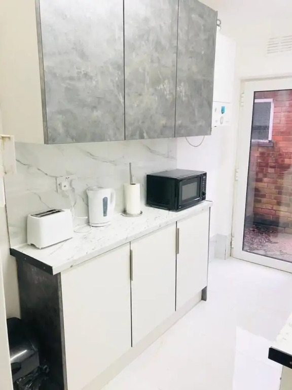 4 Bedroom Lovely Home in Loughborough Town & Uni