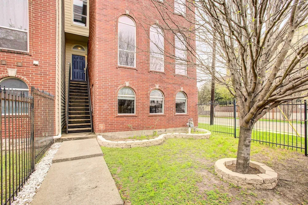 Downtown Houston Townhome w/ City Views!