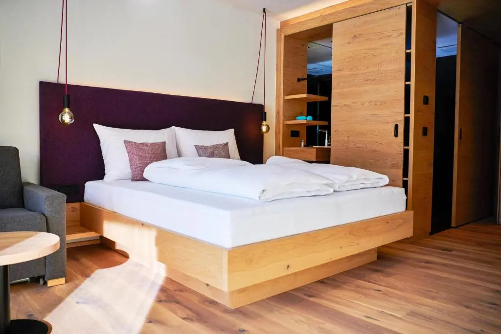 Wellness und Brunch Hotel MorgenZeit beheizter Naturteich Genuss Frühstück bis 13 Uhr Hochkönig Sommercard