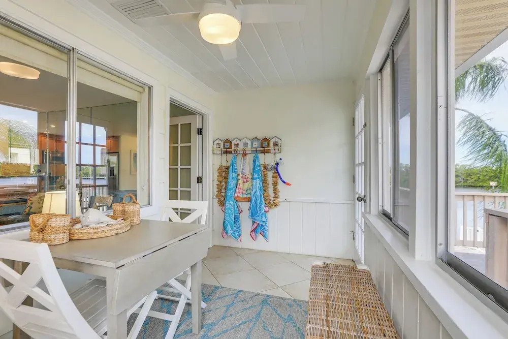 Siesta Keys Home w/ Deck Half Mile to Turtle Beach