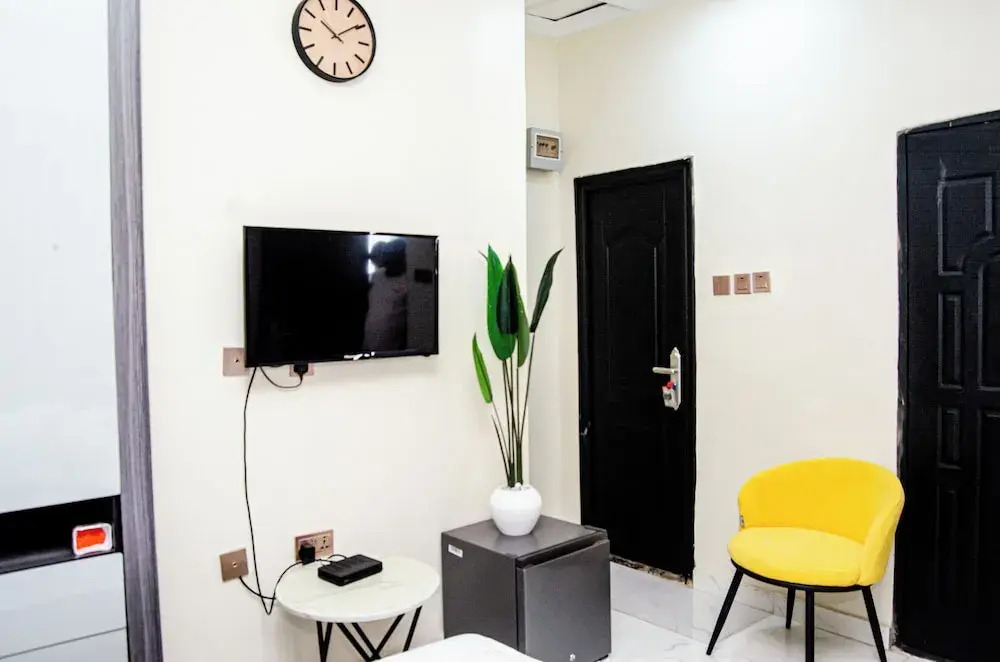 Furnished Studio Apartment in a Secure and Serene Part of Ibadan