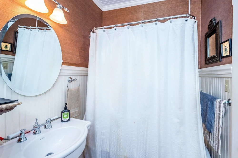 39 Maney Lane Home 3 Bedrooms 1 Bathroom Home