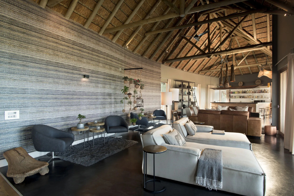 Mhondoro Safari Lodge & Villa