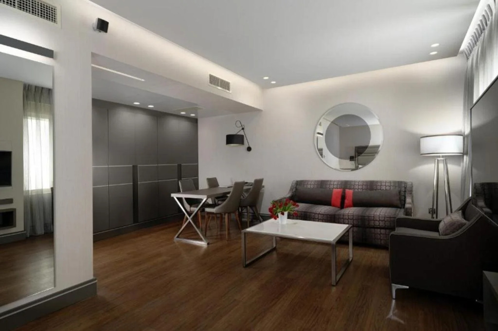 Holiday Suites