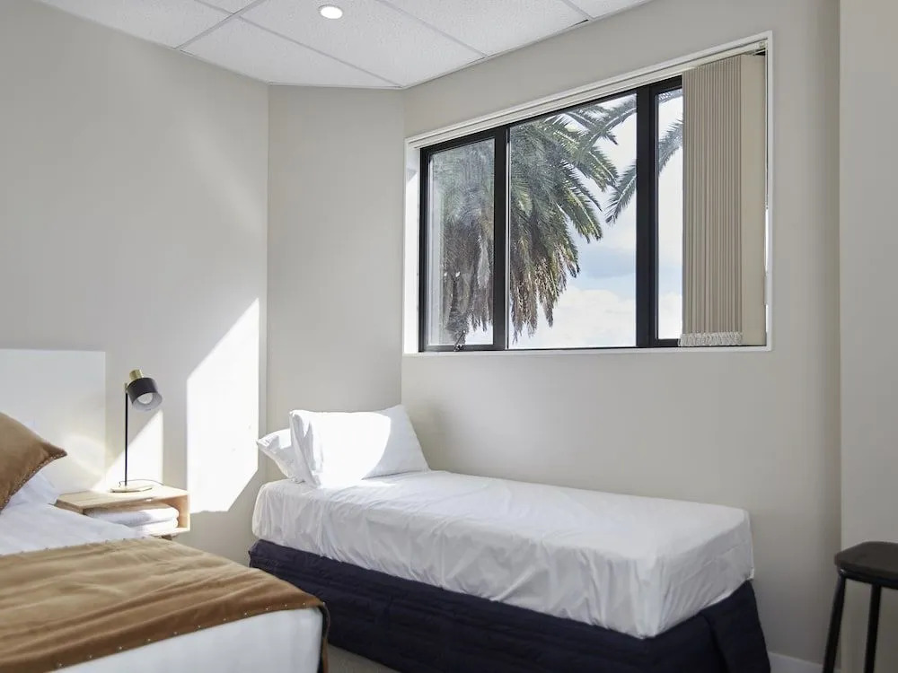 Three Palms Lodge