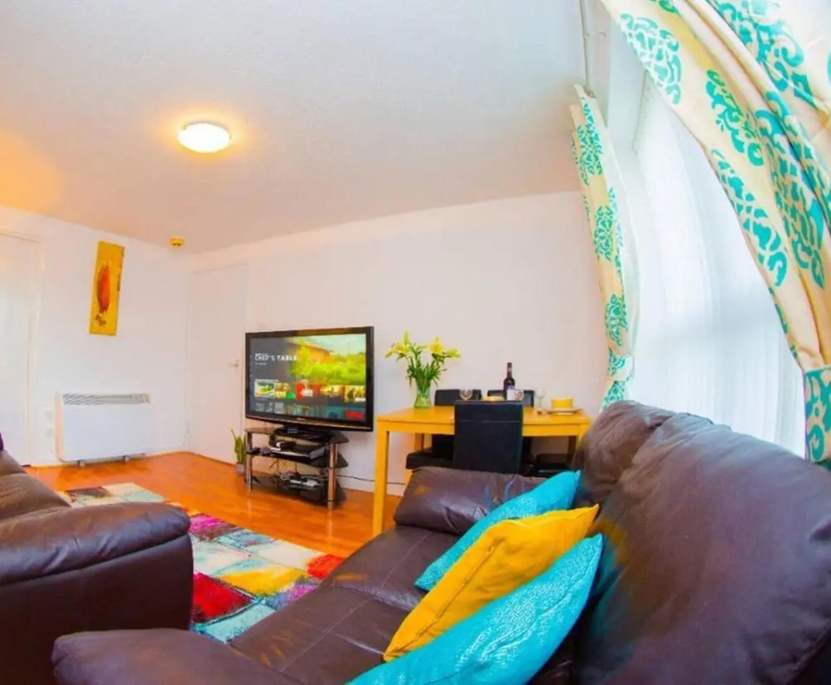 Ivy Place Airport Apartment