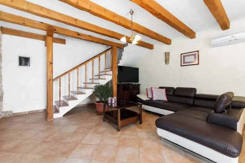 Holiday House with Private Pool Villa Ladybug