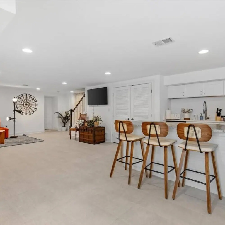 Stone s Throw From Capitol Hill Free Parking