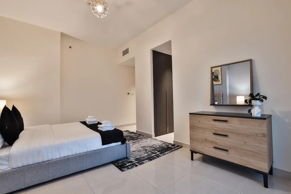Luxe 1Bed Apt - Balcony & View