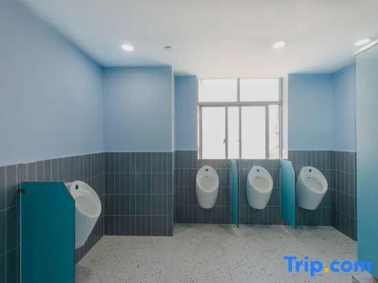 STAR HOTEL (Shanghai Hongqiao Weining Road Subway Station)