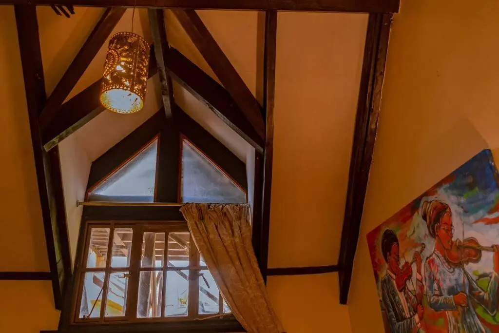 The Annex at 64 : Cozy, rustic cottage/treehouse