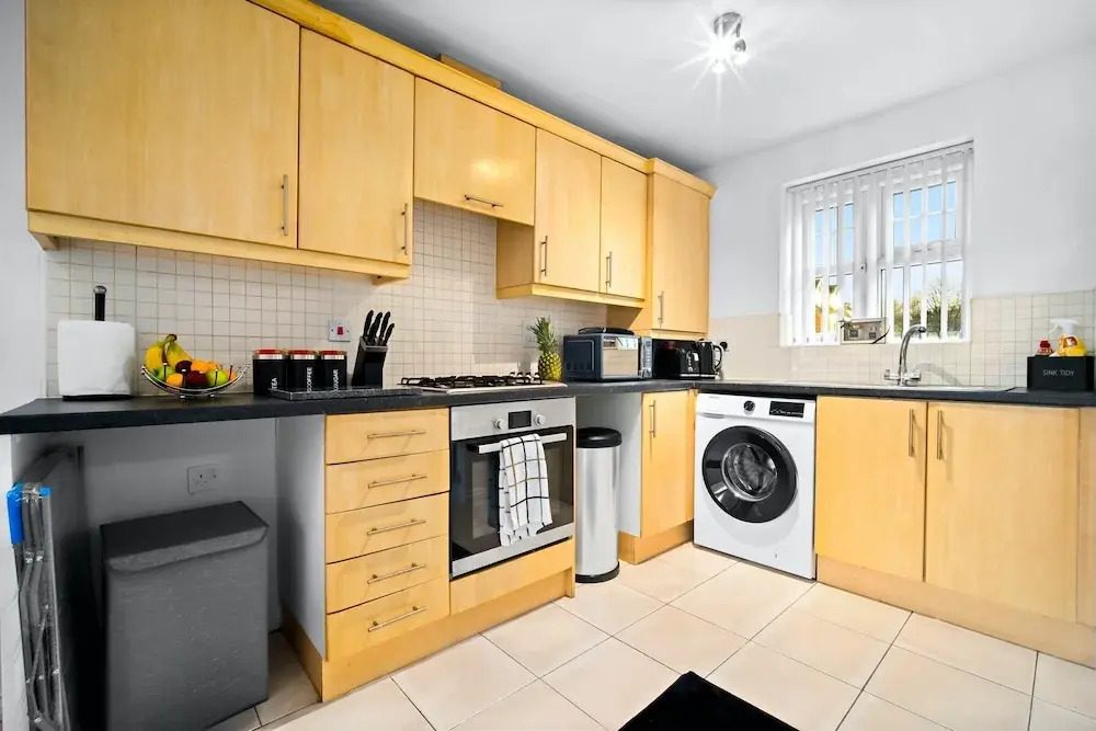 House - Sleeps 6, Garden & Free Parking