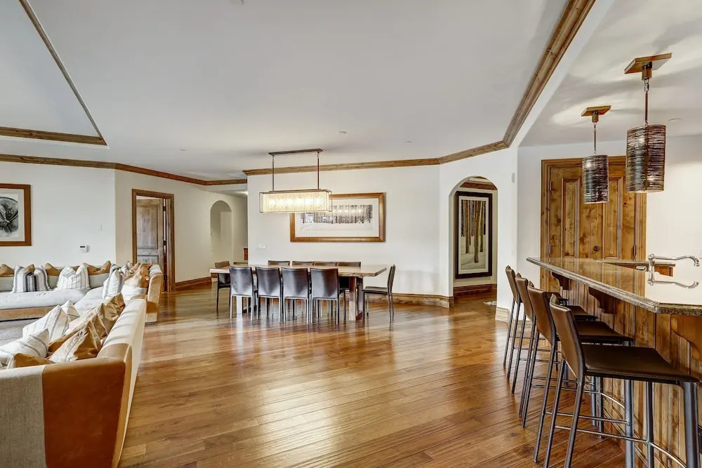 Arrabelle Luxury 4 BR Condo- Close To The Mountain by RedAwning - Save 20% on 7+ Nights!