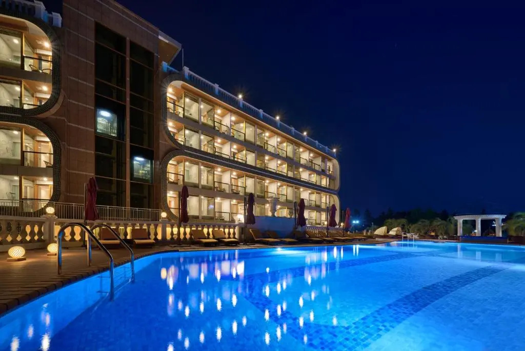 GoldOne Hotel & Suites
