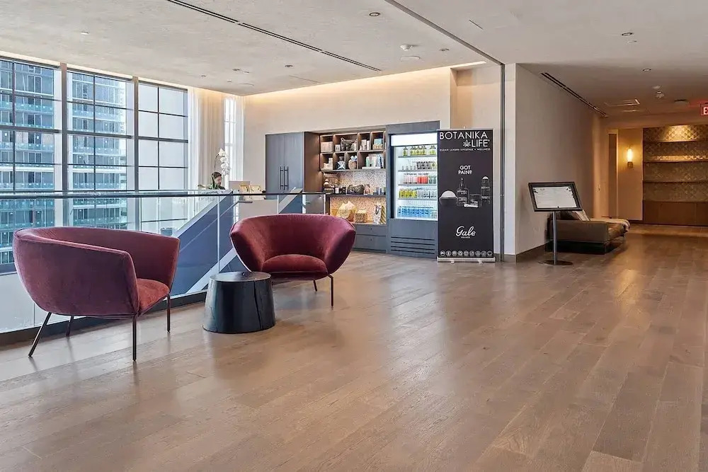 Luxury 1BR Penthouse, Bay & City Views Downtown