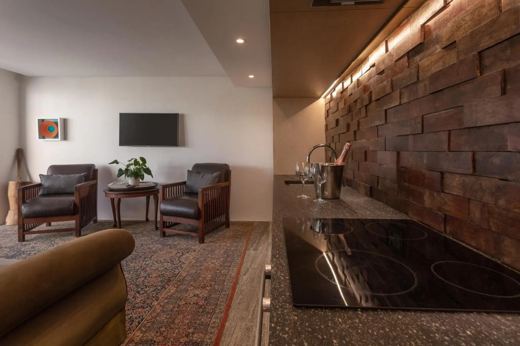 17 Marine Hermanus, Apartment 103 with private Hot Tub