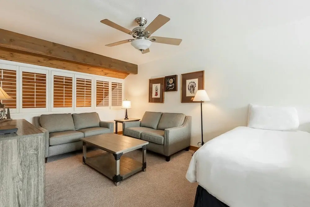 Snow Flower 074 3 Bedroom Condo by RedAwning