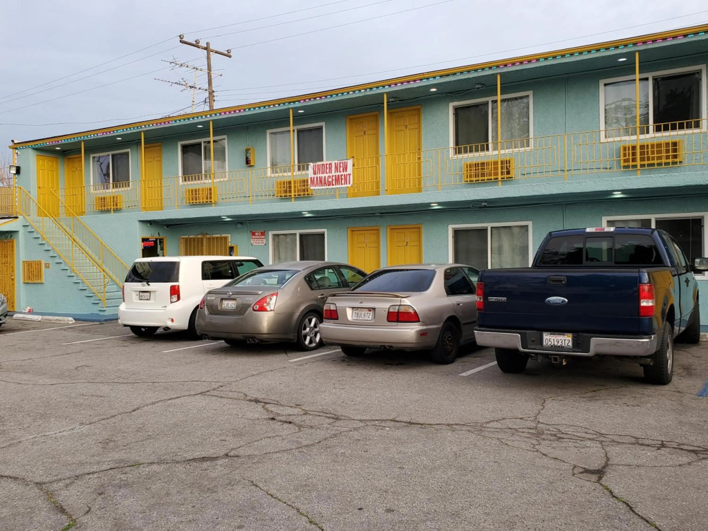 Rose motel