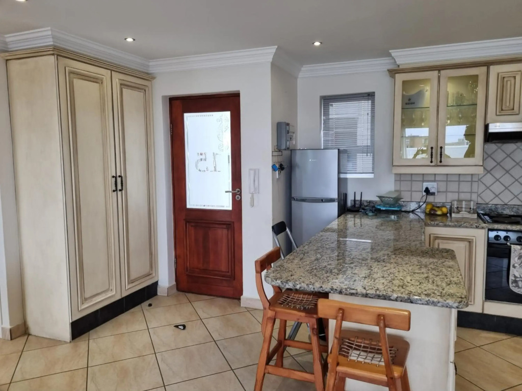 Lovely 2 bedrooms, 2 bathrooms Flat with sea view.