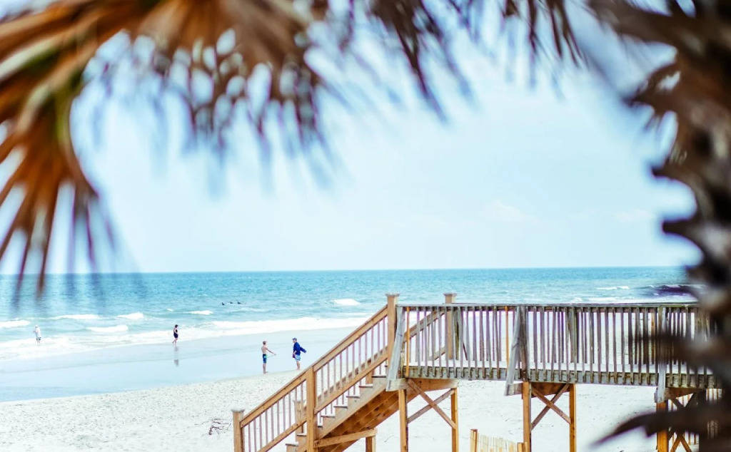 The Oceanfront Litchfield Inn 251