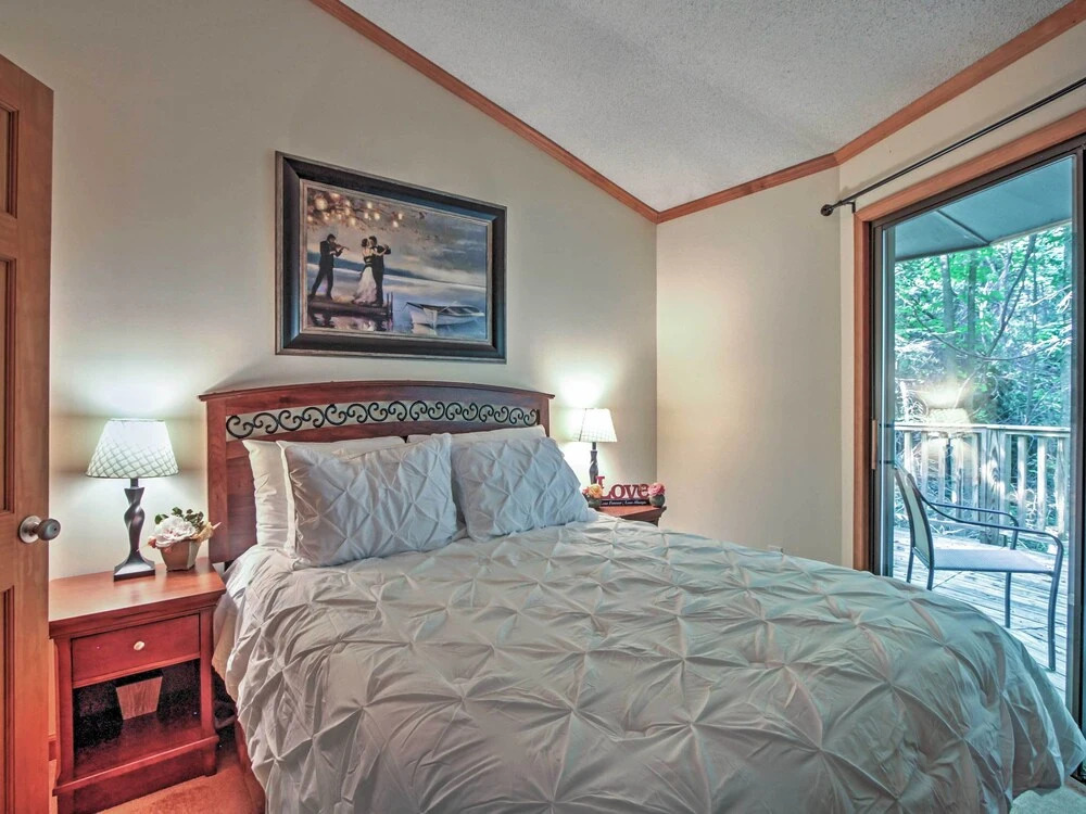 Unique Gatlinburg Cabin: Decks, Hot Tub, Fire Pit