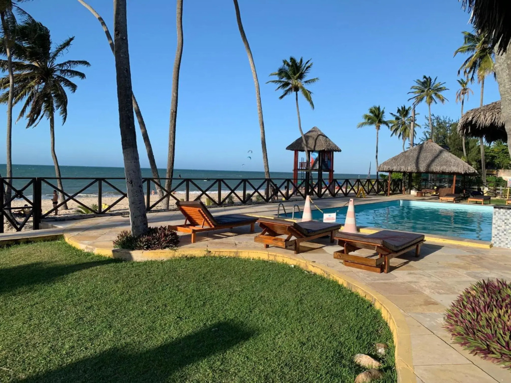 Condomínio com vista para o Mar e Piscina no CUMBUCO- AP 106