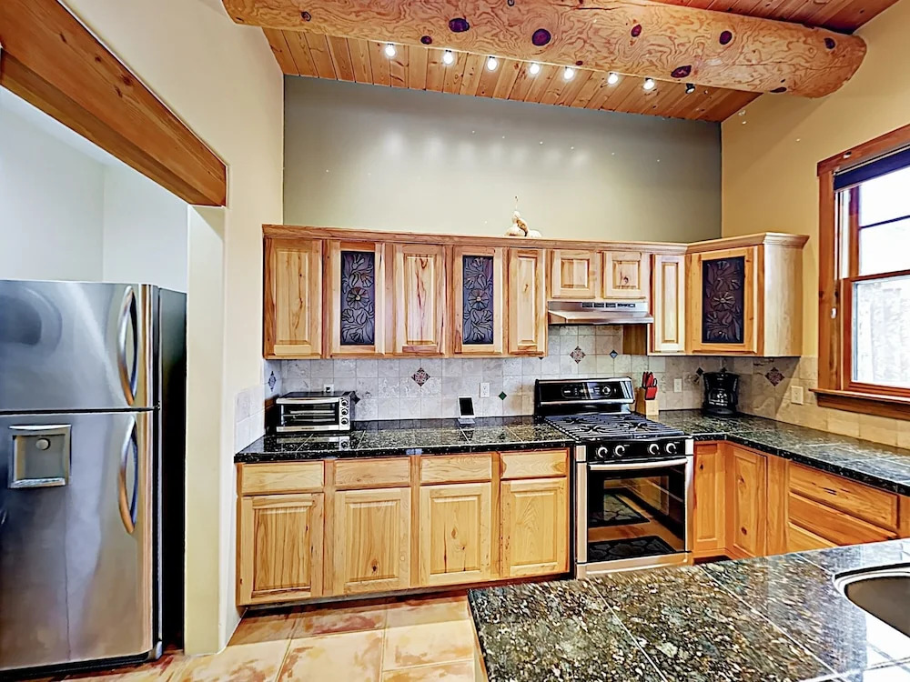 New Listing! Modern Adobe Condo W/ Fireplace Condo